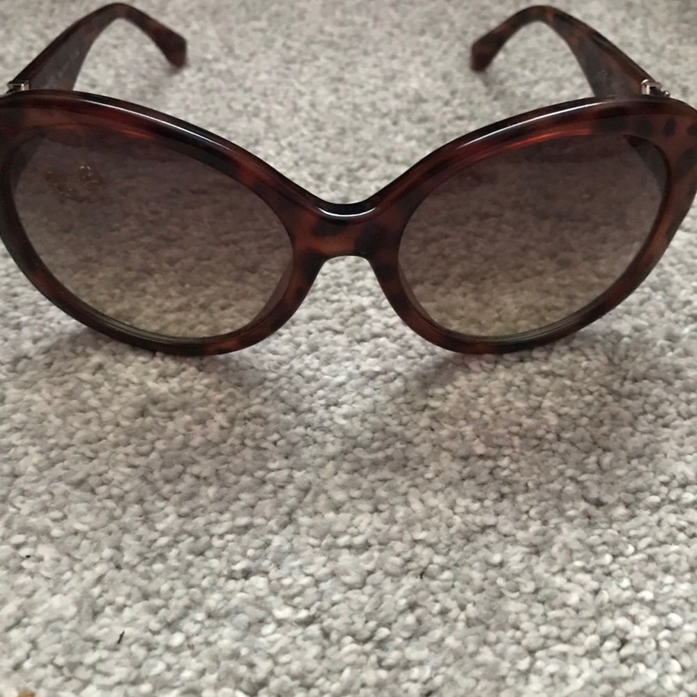 Michael Kors tortoise sunglasses - Picture 3 of 3
